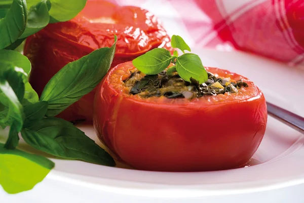 Tomater fyldt med spinat - Stock-foto