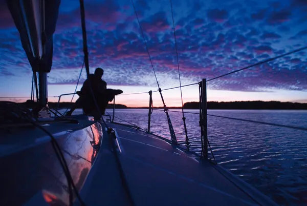 Gün batımına yelken — Stok fotoğraf