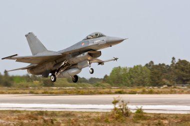 Monte real, Portekiz-Nisan 7: f16 Portekizli kalkıyor. r katılan