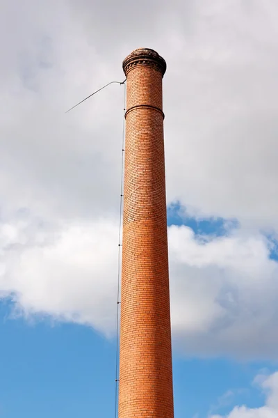 Vieille cheminée en brique — Photo