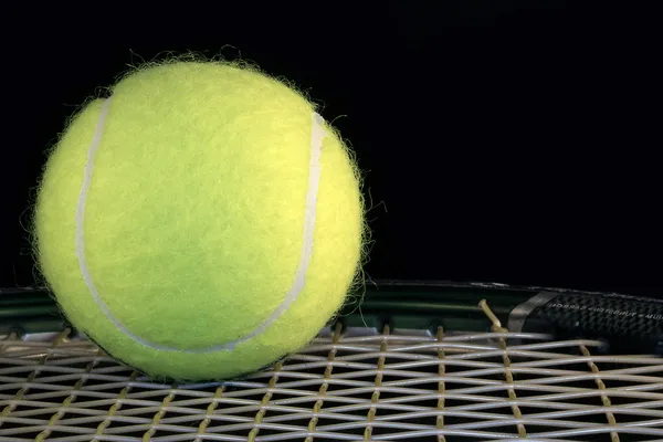 Bal en tennis racket — Stockfoto