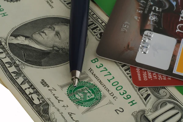 Бальна ручка, банкноти та кредитні картки — стокове фото