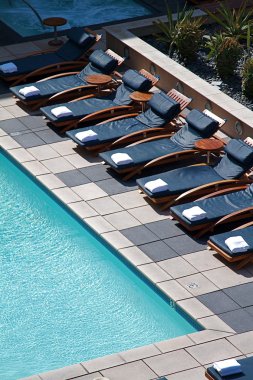 şezlonglar