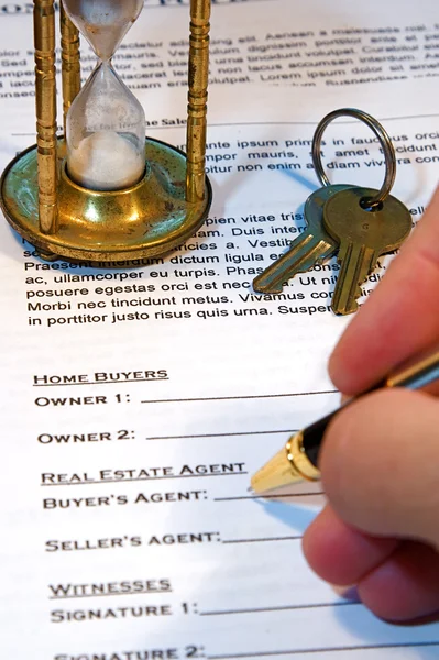 Az otthoni adásvételi szerződés — Stock Fotó