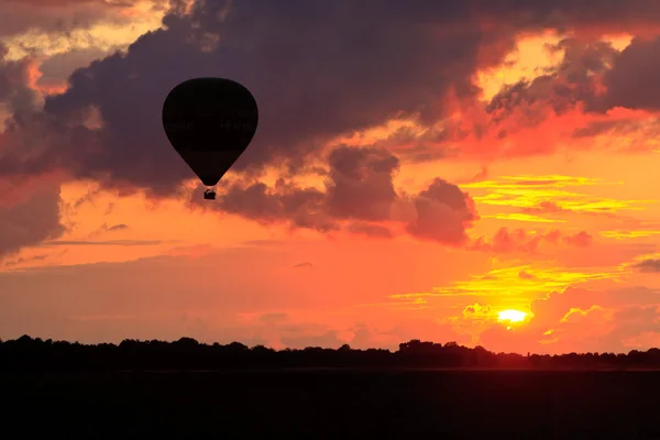 Hot air balloon in the sky — Stock Photo, Image