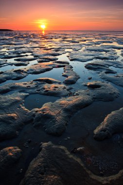 Reflection of the sunset in the ocean