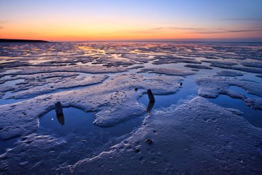 Reflection of the sunset in the ocean