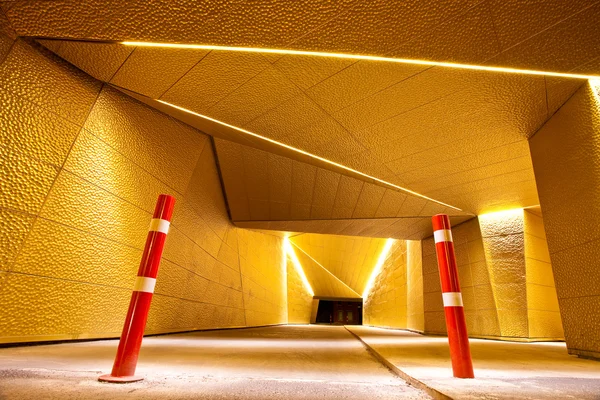 在晚上的自行车隧道 — 图库照片