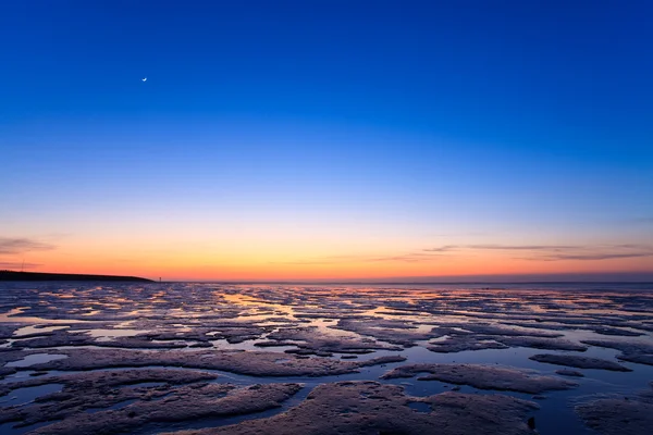 Reflexão do pôr do sol no oceano — Fotografia de Stock