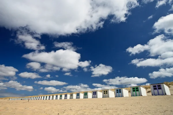 Piccola cabina in affitto sulla spiaggia — Foto Stock