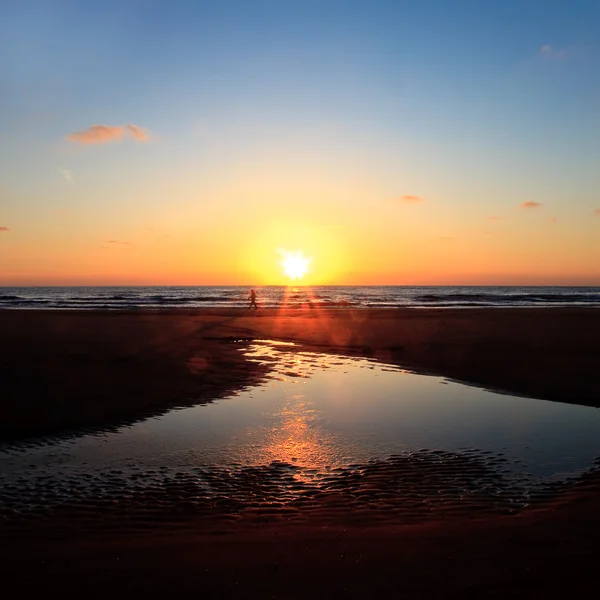 Smuk solnedgang i havet - Stock-foto