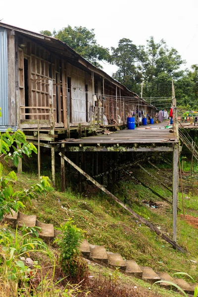 Casa longa da tribo Iban — Fotografia de Stock