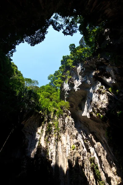 Mur de cratère raide d'une grotte — Photo