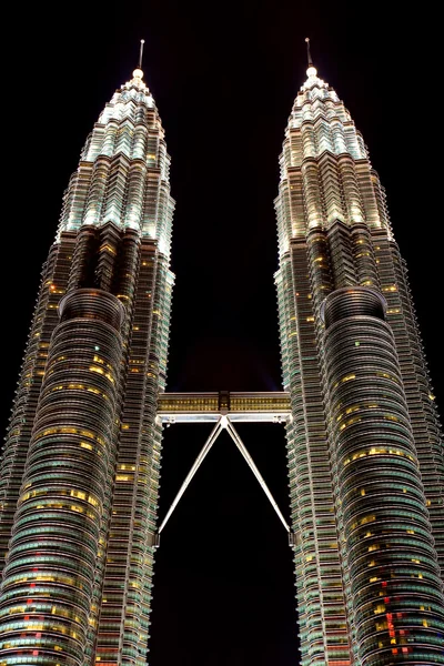 Petronas-Türme in der Stadt Kuala Lumpur — Stockfoto