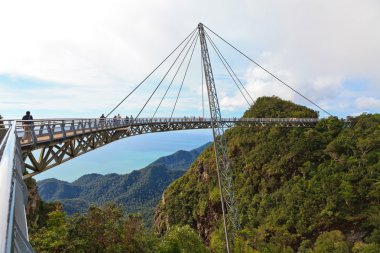 Köprüsü dağda lankawi Adası'nda yürüyüş.