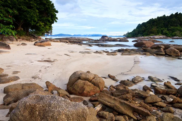 Tropical rocky beach with rain forest — Stock Photo, Image