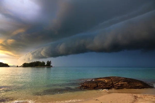 Tempestade se aproximando da praia — Fotografia de Stock