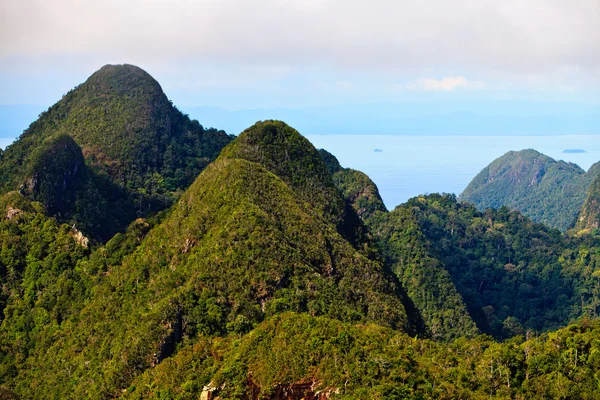 Bergsutsikt av ön lankawi — Stockfoto