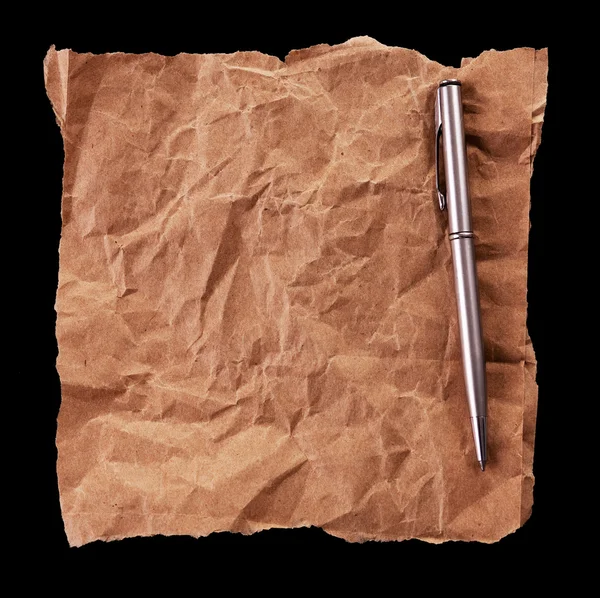 Folha de papel amassada e uma caneta — Fotografia de Stock