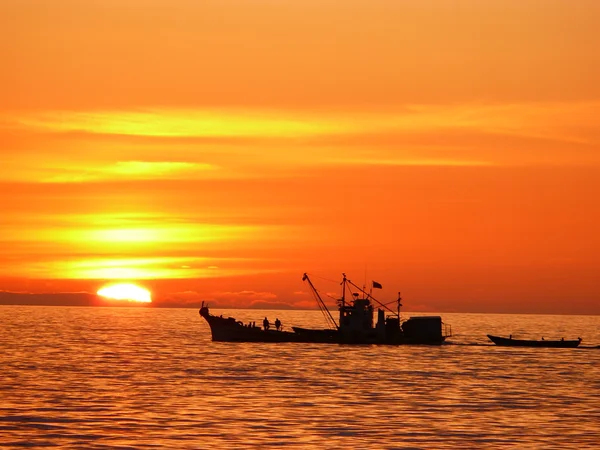 Закат на море Охотска — стоковое фото