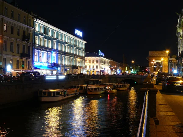 San Petersburgo por la noche — Foto de Stock