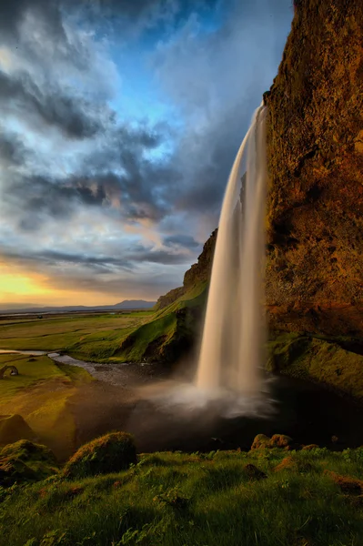 Vackra vattenfall Stockfoto
