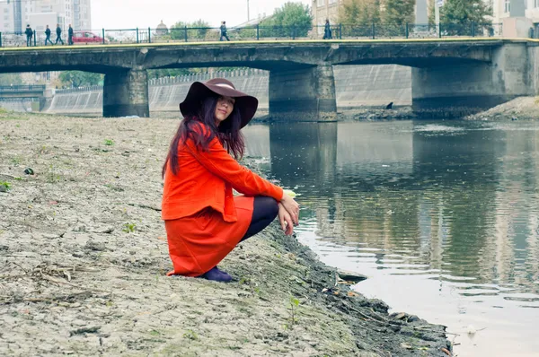Girl on the riverbank — Stock Photo, Image