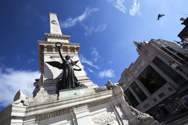 Monumento en la Plaza de los Restauradores en Lisboa, Portugal —  Fotos de Stock