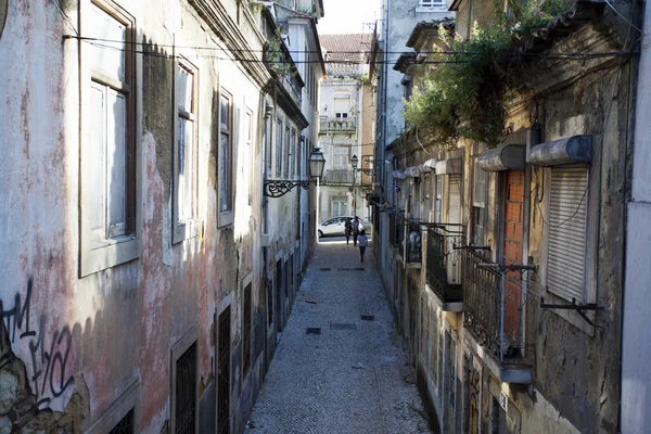 Küçük sokak Lizbon merkezi - Portekiz — Stok fotoğraf