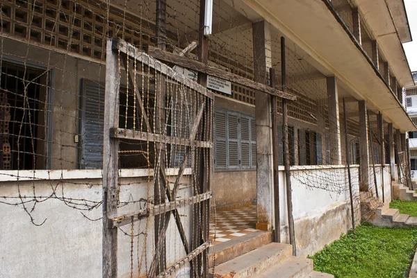 Entrance of the Tuol Sleng S21 Museum in Phnom Penh - Cambodia — Stock Photo, Image