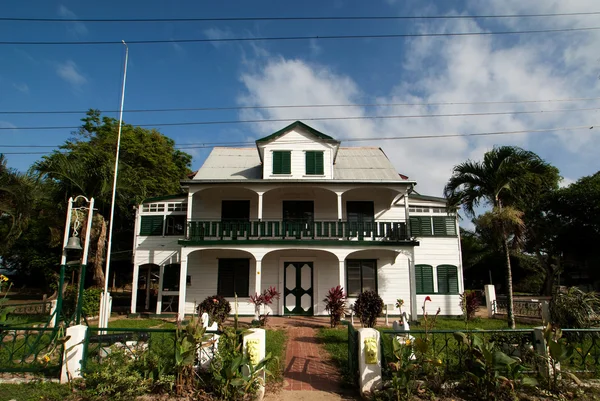 Colonial mansion in NIeuw-Amsterdam - Surinam — Stock Photo, Image