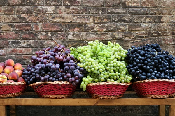 Market Grapes In Tuscany — Stock Photo, Image