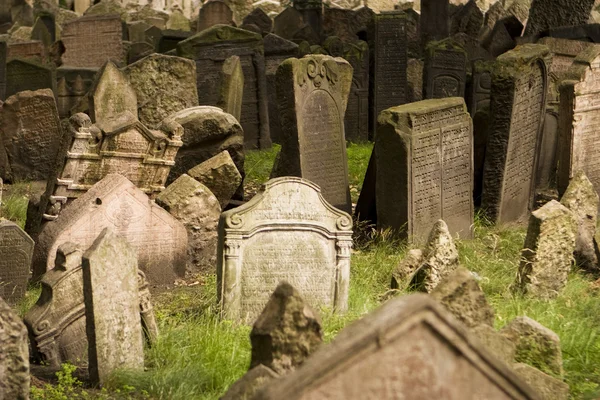 Oude Joodse begraafplaats van Praag — Stockfoto