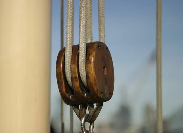 Block and Tackle On A Sailboat — стоковое фото