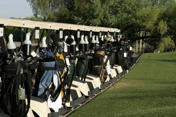 Carrelli da golf pronti — Foto Stock