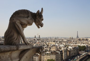 boynuzlu gargoyle Eyfel Kulesi ile