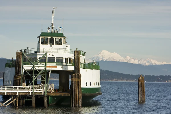 Ferry Boat And Mountain — Stock Photo, Image