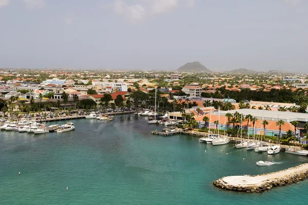 Tropiska hamnen på aruba — Stockfoto
