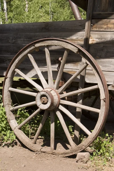 旧式な荷馬車の車輪 — ストック写真