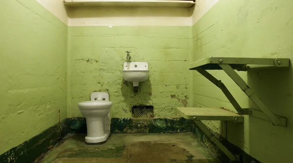 Пустые тюремные камеры — стоковое фото