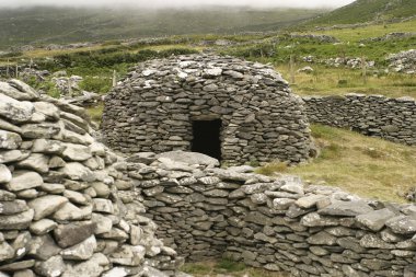 İrlandalı arı kovanına taş ev