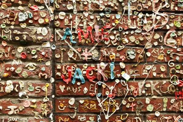 Žvýkačka graffiti na zdi — Stock fotografie