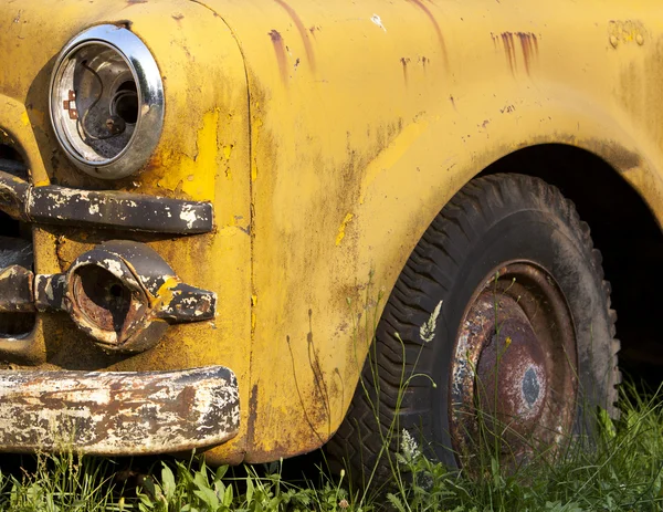 Rostande gul lastbil detalj — Stockfoto