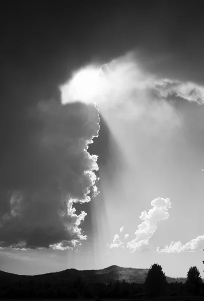 Tempo tempestuoso com nuvens — Fotografia de Stock