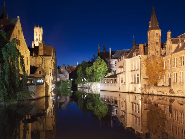 Canal de Bruges à noite — Fotografia de Stock