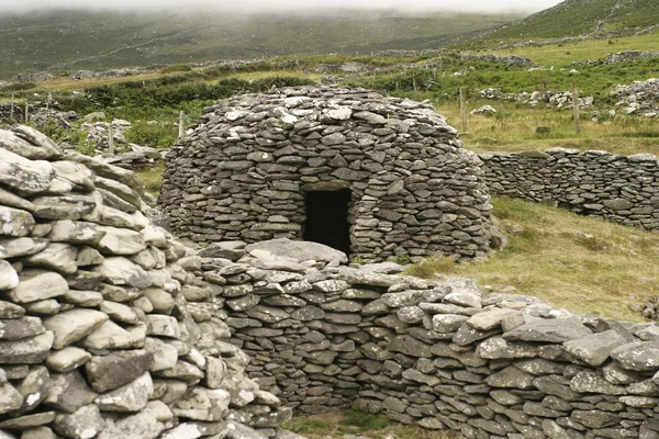 Irská úlu kamenný dům — Stock fotografie
