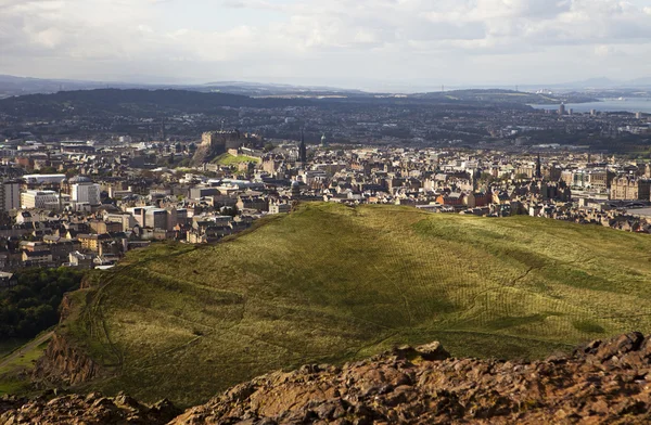 Edinburgh aus holyrood park — Stockfoto