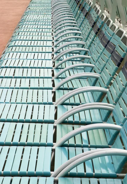 Muitas cadeiras de convés — Fotografia de Stock