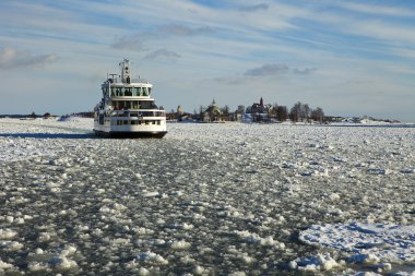 Helsinki kışın feribot