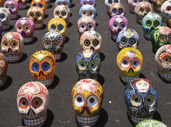 Latijns-Amerikaanse geschilderd schedels — Stockfoto